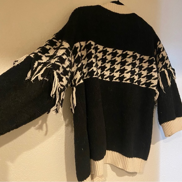 Anthropologie houndstooth cardigan black and white check fringe ONE SIZE sweater - Picture 6 of 7